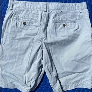 Men’s Grey Banana Republic chino shorts, 34.
